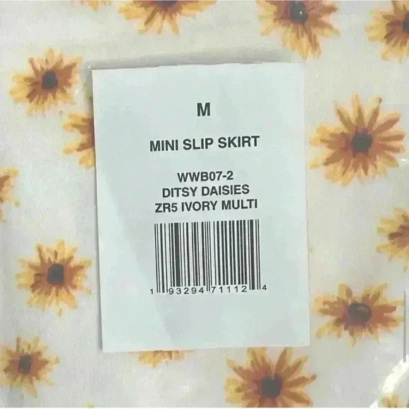 WeWoreWhat Mini Slip Skirt "Ditsy Daisies" in size Medium - Picture 7 of 8